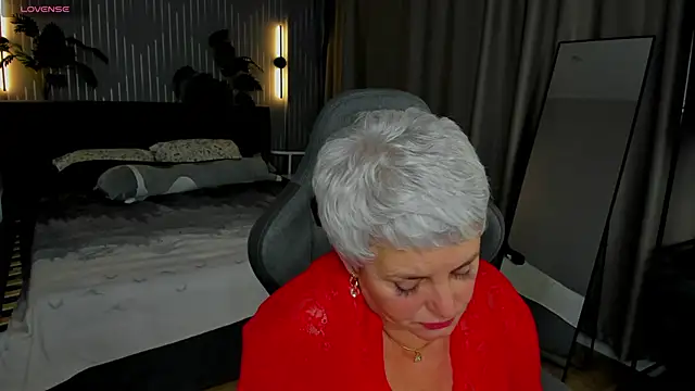 Linda Zef1r online show from 06.05.26