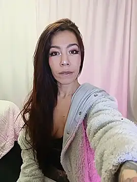 Snapshot of Polina_P chatting on 07.23.26 Polina P online show from 07.23.26