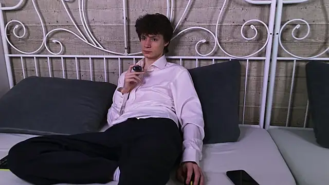 EdwardHogan online show from 04.17.26