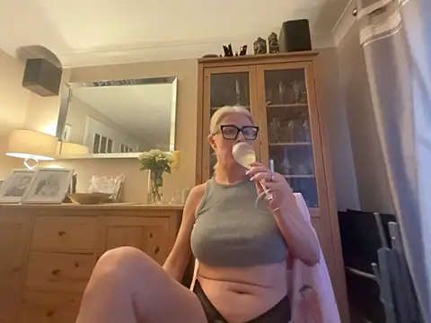 Laylaskyexx online show from 06.15.26