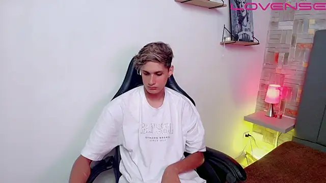 Snapshot of flaquito___ chatting on 04.04.26 flaquito online show from 04.04.26