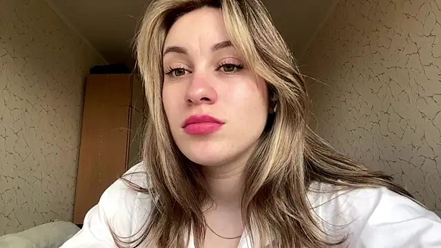 Snapshot of SpringSummers chatting on 04.04.26 SpringSummers online show from 04.04.26