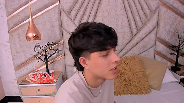 Snapshot of DamiaanXx chatting on 06.26.26 DamiaanXx online show from 06.26.26