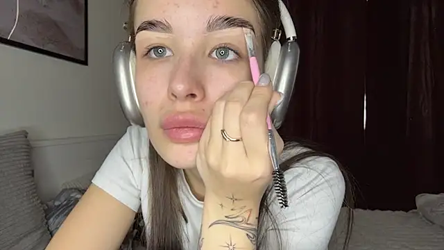 Snapshot of NoBurtenGirl chatting on 04.05.26 NoBurtenGirl online show from 04.05.26