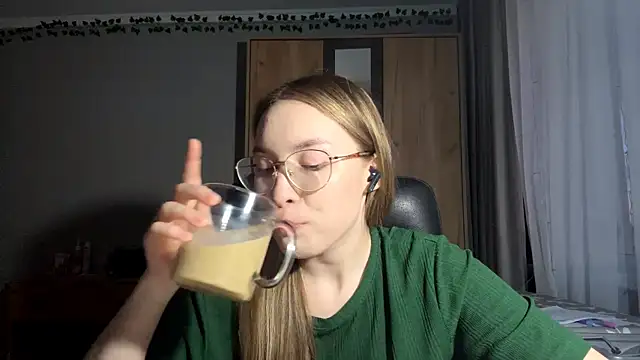 Milaissocute online show from 06.05.26