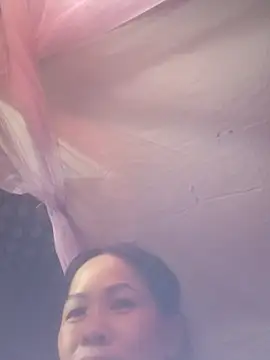 Snapshot of -Luni- chatting on 06.18.26 -Luni- online show from 06.18.26