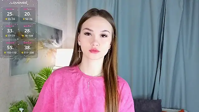 Snapshot of LuraPodraza chatting on 07.17.26 LuraPodraza online show from 07.17.26