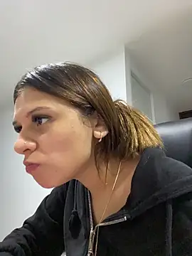 Snapshot of Alison_parkerrr chatting on 04.06.26 Alison parkerrr online show from 04.06.26