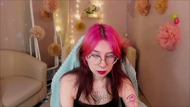 Snapshot of Alice_Nyx chatting on 04.05.26 Alice Nyx online show from 04.05.26