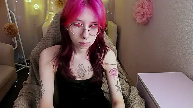 Snapshot of Alice_Nyx chatting on 04.10.26 Alice Nyx online show from 04.10.26