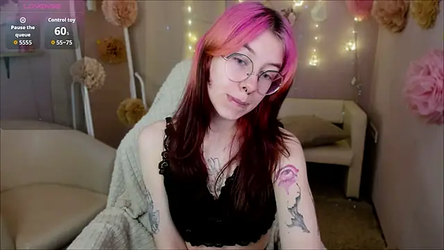 Snapshot of Alice_Nyx chatting on 05.15.26 Alice Nyx online show from 05.15.26