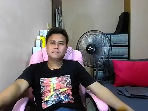 Snapshot of tipsy_butter chatting on 06.17.26 tipsy butter online show from 06.17.26