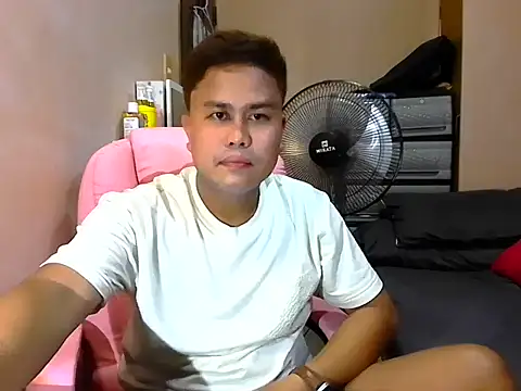 Snapshot of tipsy_butter chatting on 06.19.26 tipsy butter online show from 06.19.26