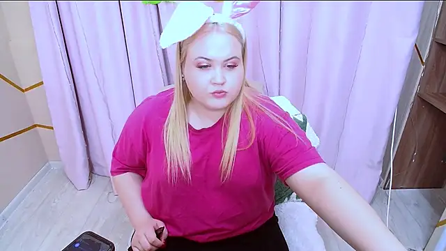 Snapshot of BlondeGlem chatting on 04.05.26 BlondeGlem online show from 04.05.26