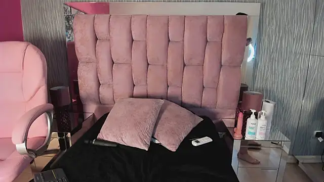 Snapshot of Ashly_bloom_ chatting on 07.15.26 Ashly bloom online show from 07.15.26