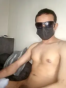 LuisLatinboyy online show from 04.05.26