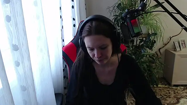 Snapshot of PunyKnee chatting on 04.10.26 PunyKnee online show from 04.10.26