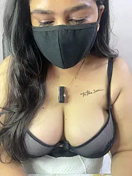 Snapshot of sarasofiaa_ chatting on 06.19.26 sarasofiaa online show from 06.19.26