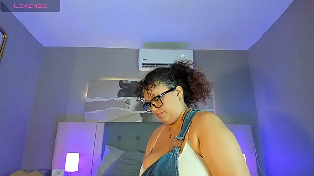 Zara Holly  online show from 07.19.26