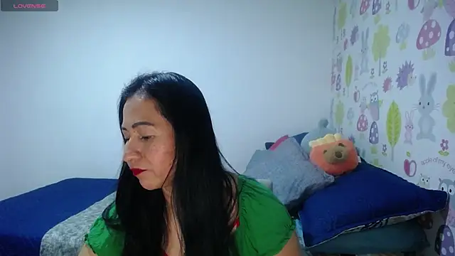 Snapshot of Tyna_b chatting on 06.25.26 Tyna b online show from 06.25.26