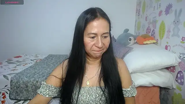 Snapshot of Tyna_b chatting on 07.12.26 Tyna b online show from 07.12.26