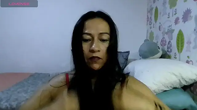 Snapshot of Tyna_b chatting on 07.27.26 Tyna b online show from 07.27.26