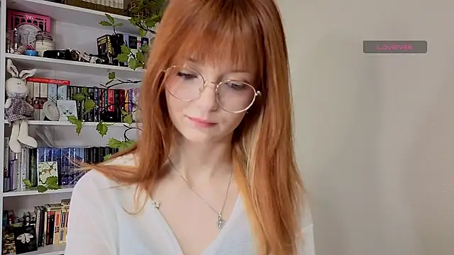 Snapshot of Lilyrin chatting on 05.11.26 Lilyrin online show from 05.11.26