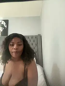 Snapshot of EbonytitsX chatting on 07.18.26 EbonytitsX online show from 07.18.26