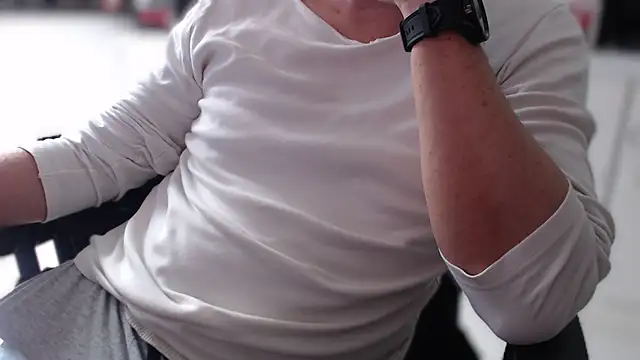 RoyXxx7 online show from 04.12.26