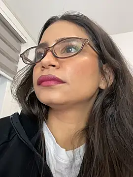 Snapshot of holaRosa chatting on 07.19.26 holaRosa online show from 07.19.26