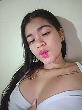 Snapshot of Kloe_zaf chatting on 06.25.26 Kloe zaf online show from 06.25.26