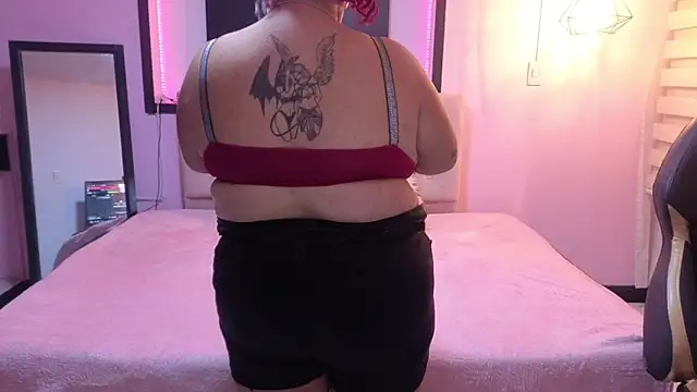 Snapshot of Sweet_cat_t chatting on 06.17.26 Sweet cat t online show from 06.17.26