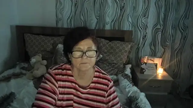 Snapshot of CatherineRowe chatting on 01.06.25 CatherineRowe online show from 01.06.25