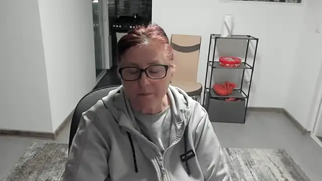 Snapshot of CatherineRowe chatting on 01.17.25 CatherineRowe online show from 01.17.25