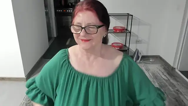 Snapshot of CatherineRowe chatting on 01.28.25 CatherineRowe online show from 01.28.25