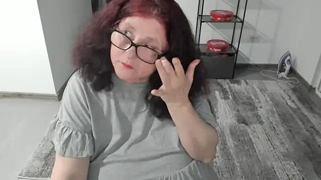 Snapshot of CatherineRowe chatting on 01.29.25 CatherineRowe online show from 01.29.25