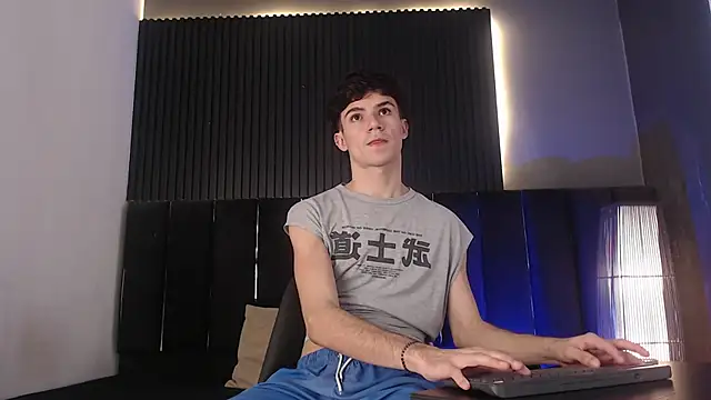 Snapshot of Logan_Steel chatting on 06.19.26 Logan Steel online show from 06.19.26