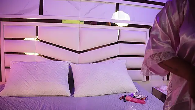 adhara sm online show from 04.08.26