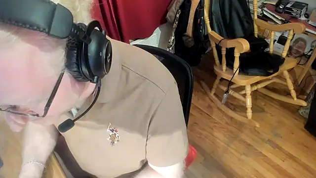 ChrisMtl83 online show from 04.10.26