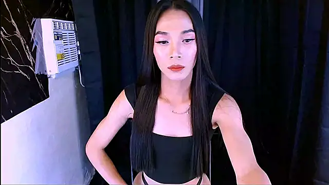 Snapshot of XoTrisha chatting on 04.13.26 XoTrisha online show from 04.13.26