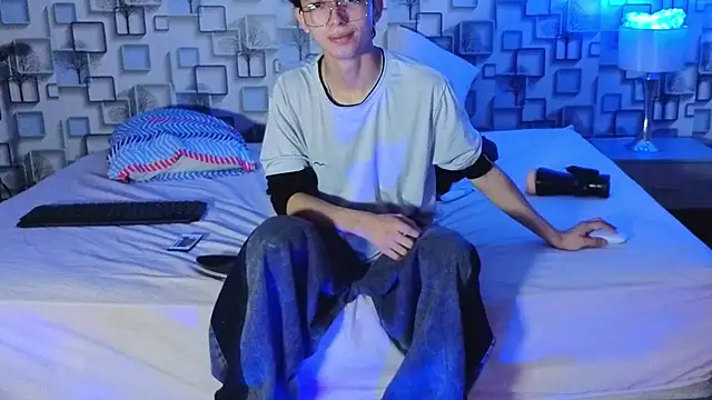 Snapshot of Twink_Sebas7 chatting on 07.12.26 Twink Sebas7 online show from 07.12.26
