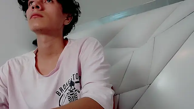 Snapshot of Shirowitheb chatting on 04.10.26 Shirowitheb online show from 04.10.26