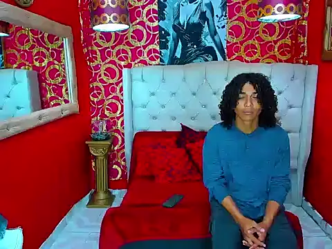 Snapshot of straightpein chatting on 04.13.26 straightpein online show from 04.13.26