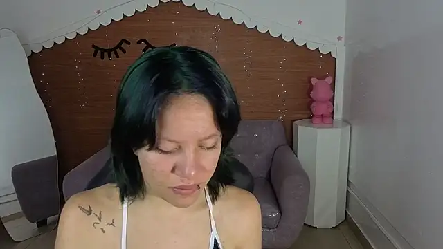 Snapshot of lewii_t chatting on 04.09.26 lewii t online show from 04.09.26