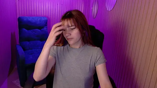 Snapshot of Emily_Cherry_ chatting on 05.12.26 Emily Cherry online show from 05.12.26