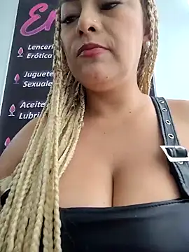 Snapshot of LUISA__07 chatting on 04.15.26 LUISA 07 online show from 04.15.26