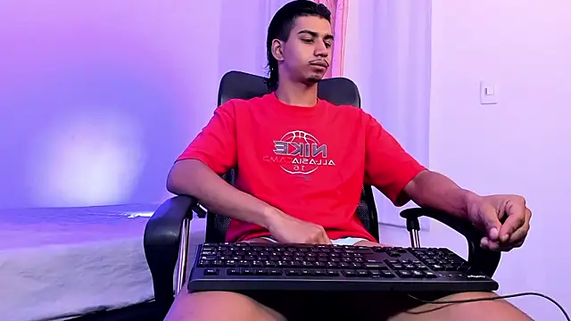 Snapshot of Stiwar_Latin chatting on 04.10.26 Stiwar Latin online show from 04.10.26