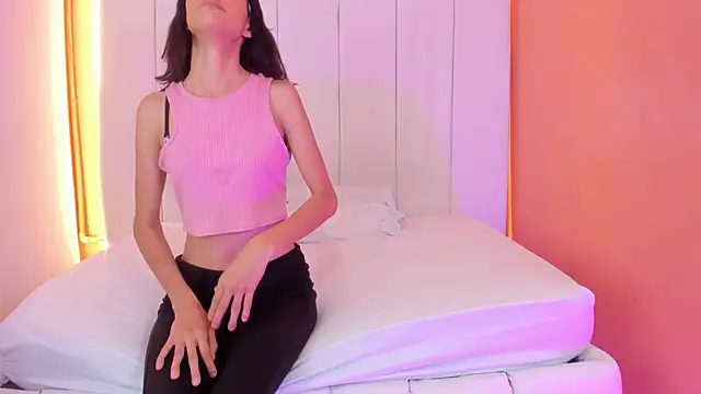 Snapshot of AntonellaRossi_os chatting on 04.09.26 AntonellaRossi os online show from 04.09.26