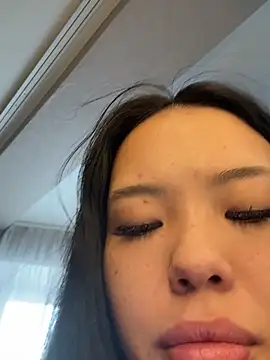 Snapshot of ikirkira chatting on 05.18.26 ikirkira online show from 05.18.26