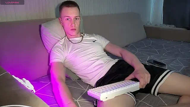 Travis Gracile online show from 07.05.26